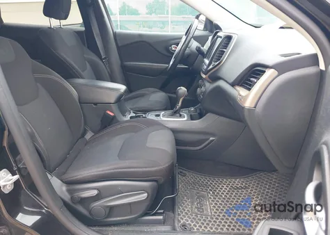 2015 Jeep Cherokee Latitude z USA, uszkodzony, nr VIN 1C4PJMCS8FW564842